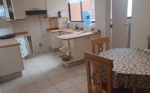 Departamento en Alquiler semi amoblado sobre la calle 15 de Calacoto
