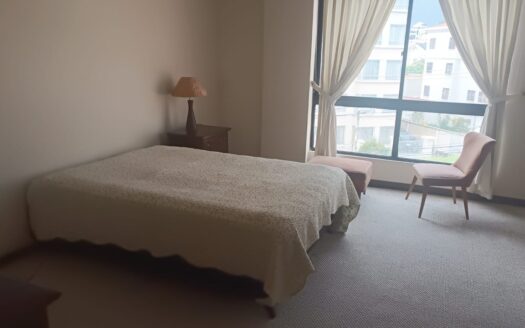 Departamento en Alquiler semi amoblado sobre la calle 15 de Calacoto